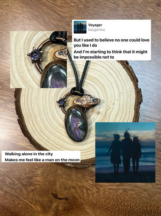 voyager pendant